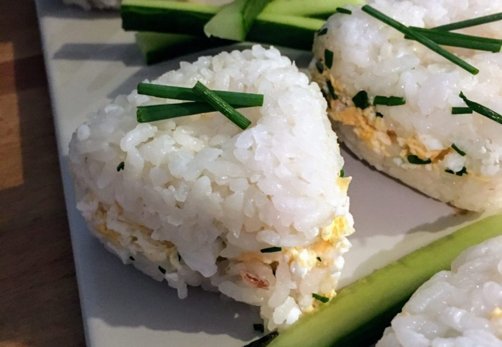 Onigiri omelette