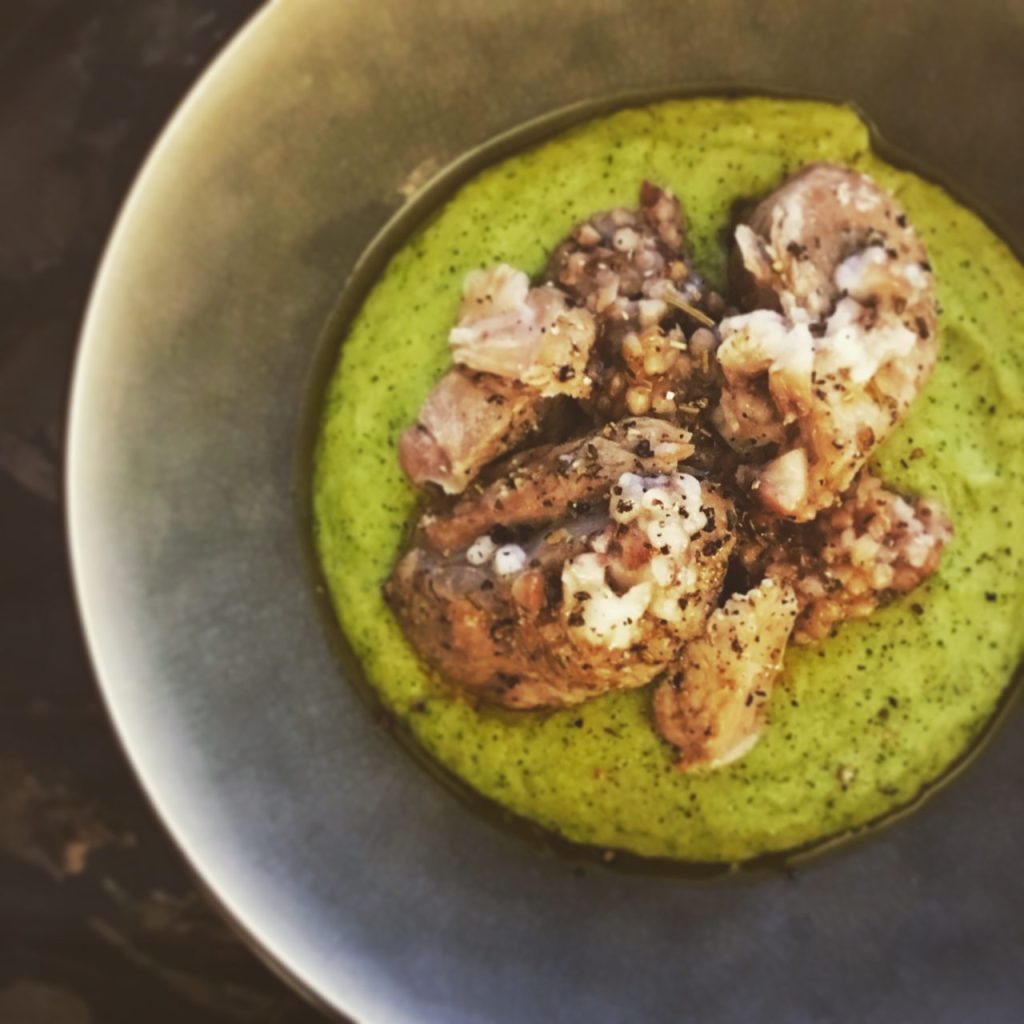 crème de brocolis à la polenta, veau et risotto de sarrasin