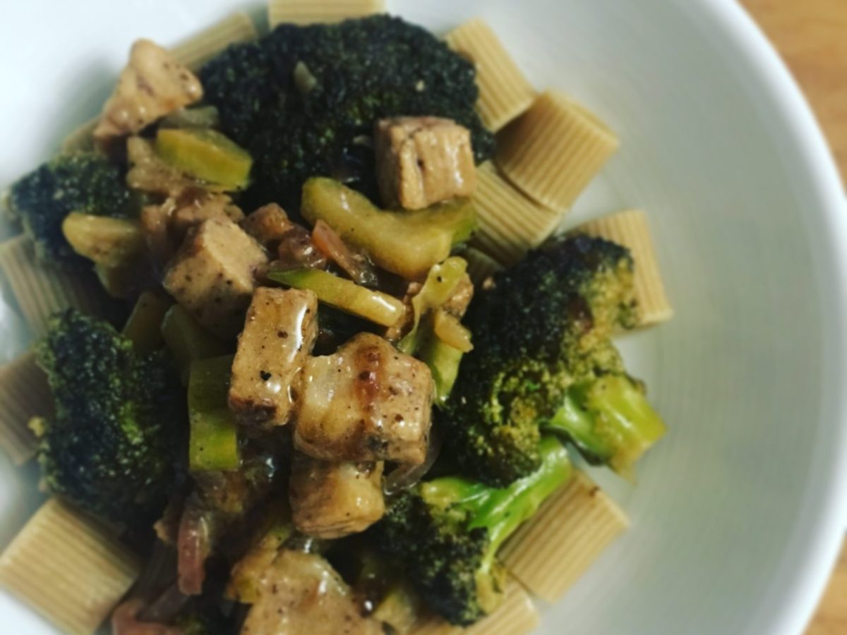 Porc sauce crémeuse soja, brocolis et pâtes&nbsp;complètes