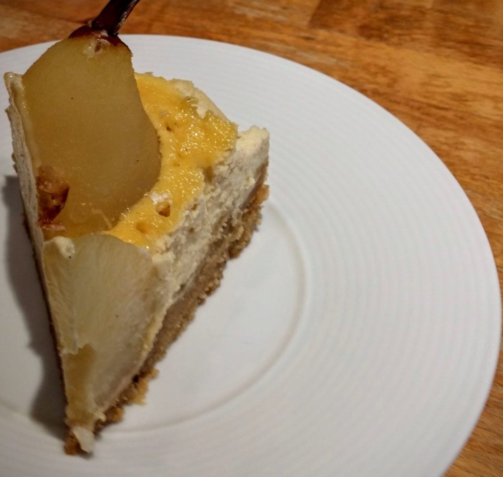 Cheesecake aux poires&nbsp;pochées