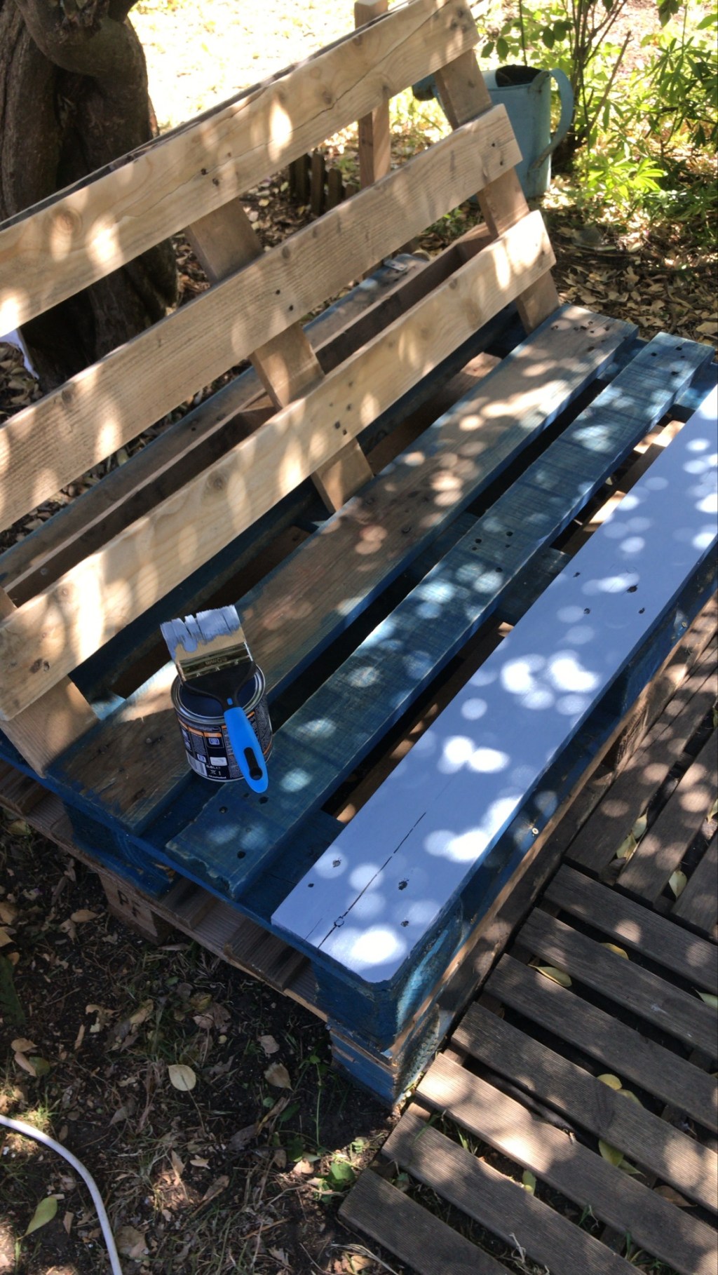 DIY : Fabrique un joli banc en palettes pour ton jardin (facile, récup’ et plein de&nbsp;charme)
